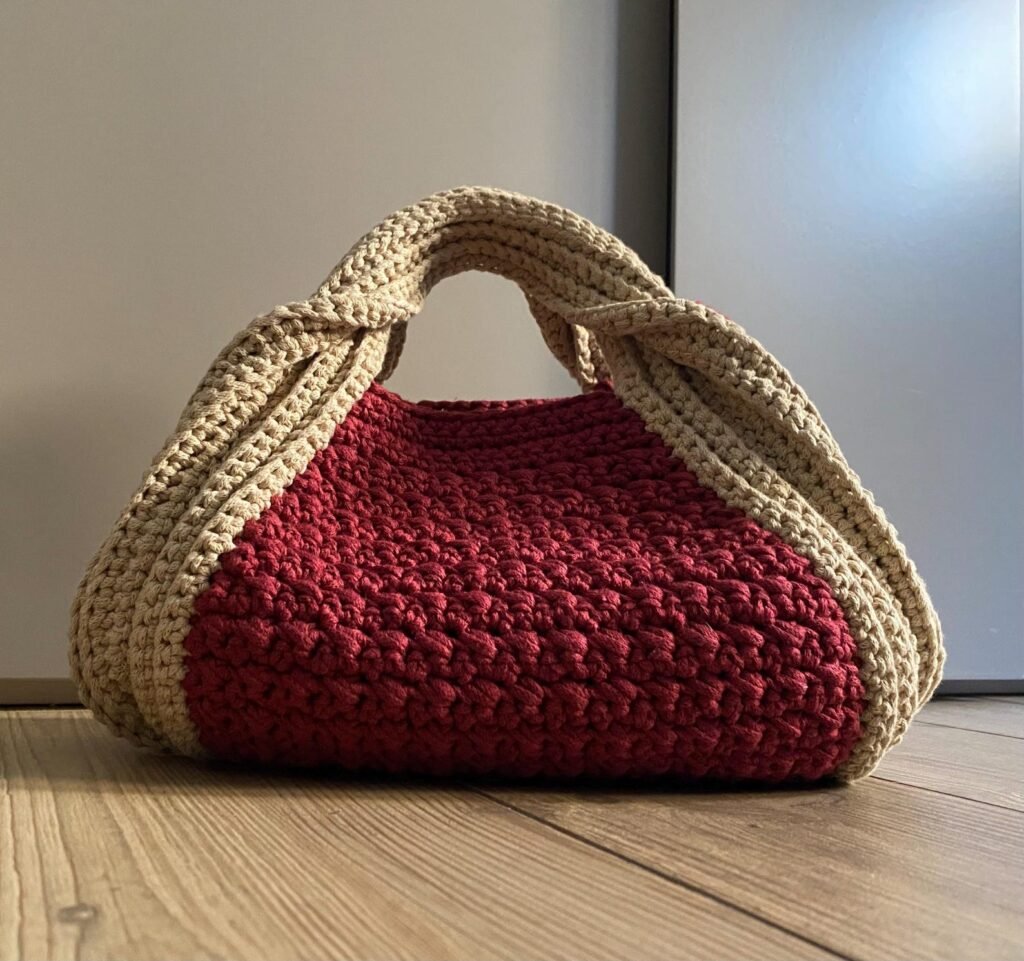 Free crochet bag pattern tutorial for Elodie handbag with video instructions