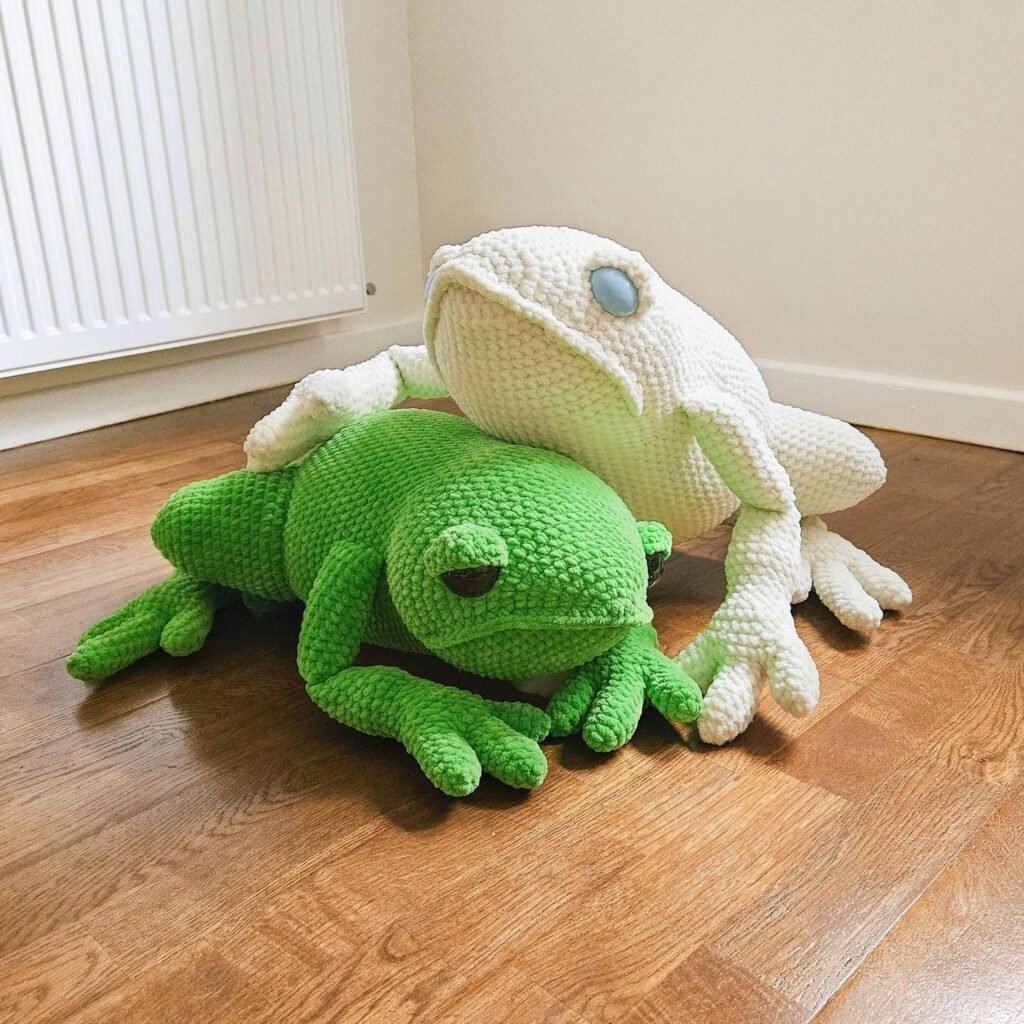 Adorable lazy frog crochet pattern amigurumi in two sizes with relaxed pose