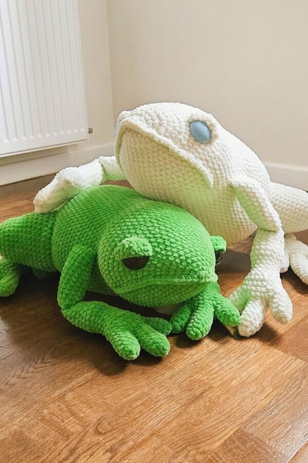 Adorable lazy frog crochet pattern amigurumi in two sizes with relaxed pose