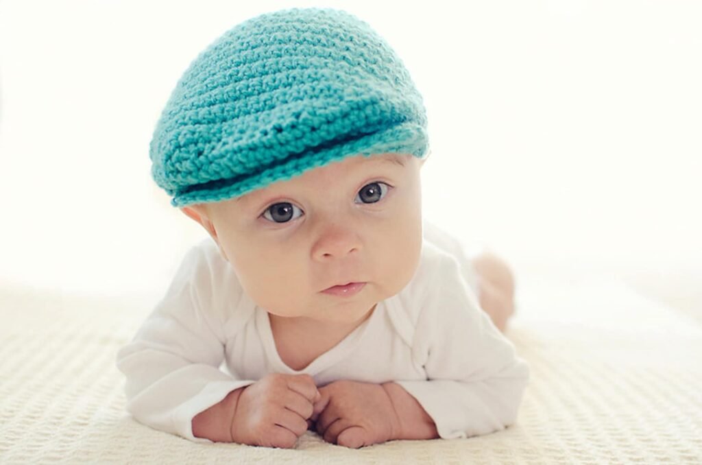 Free newsboy hat crochet pattern for children in multiple sizes scally cap design